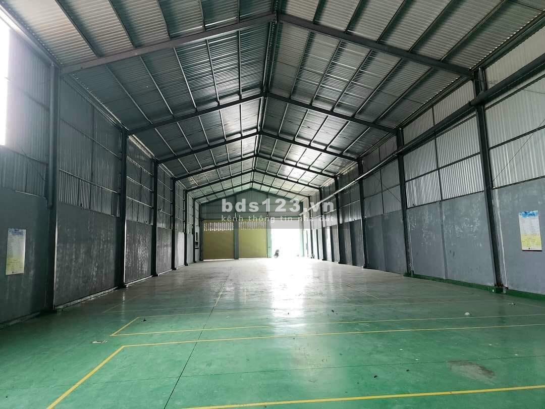Cho thuê kho hẻm xe tải giá rẻ diện tích 1000m2 tại đường Bà Điểm, Hóc Môn.