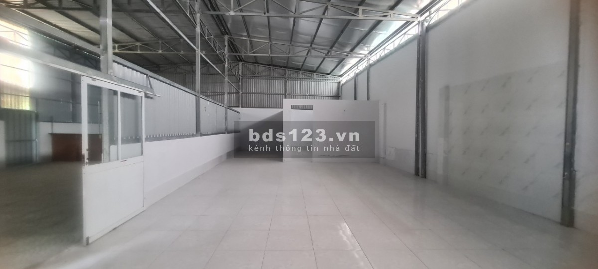 Cho thuê nhà xưởng sản xuất 1000m2 mặt tiền đường Phan Văn Hớn, Hóc Môn