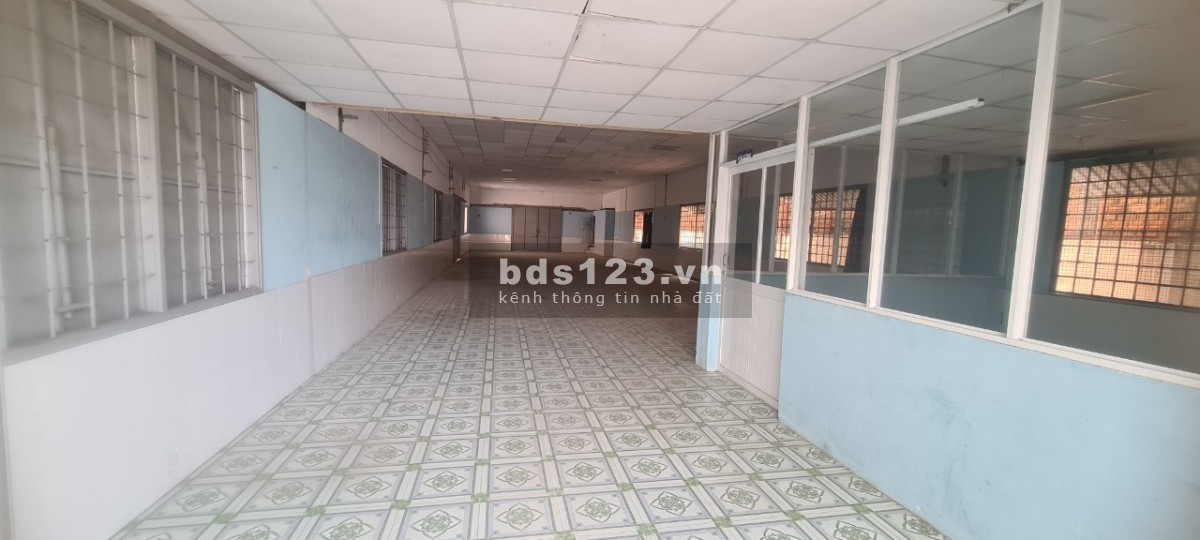 Cho thuê nhà xưởng sản xuất 1000m2 mặt tiền đường Phan Văn Hớn, Hóc Môn