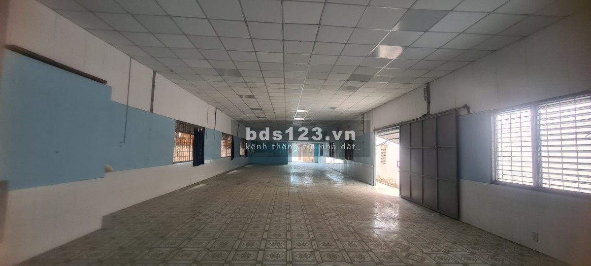 Cho thuê nhà xưởng sản xuất 1000m2 mặt tiền đường Phan Văn Hớn, Hóc Môn