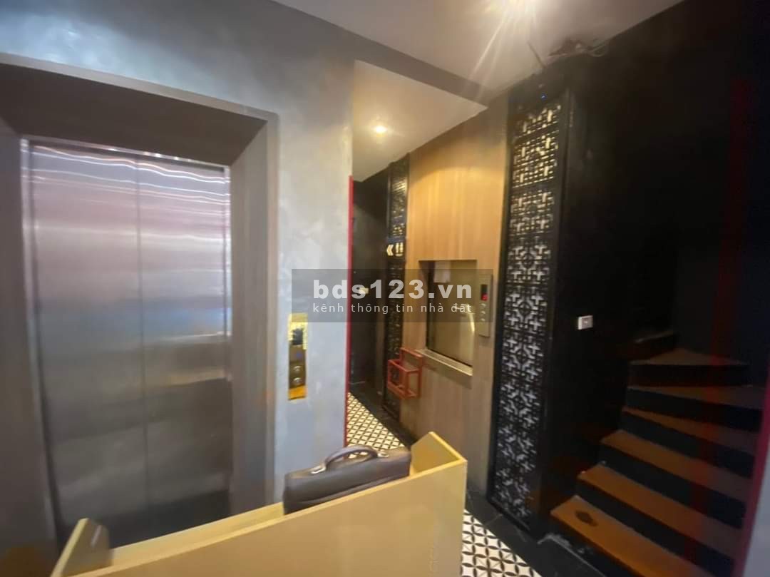 Bán nhà mặt phố Hàng Tre 99m2, 5 tầng, 60 tỷ, Hoàn Kiếm.
