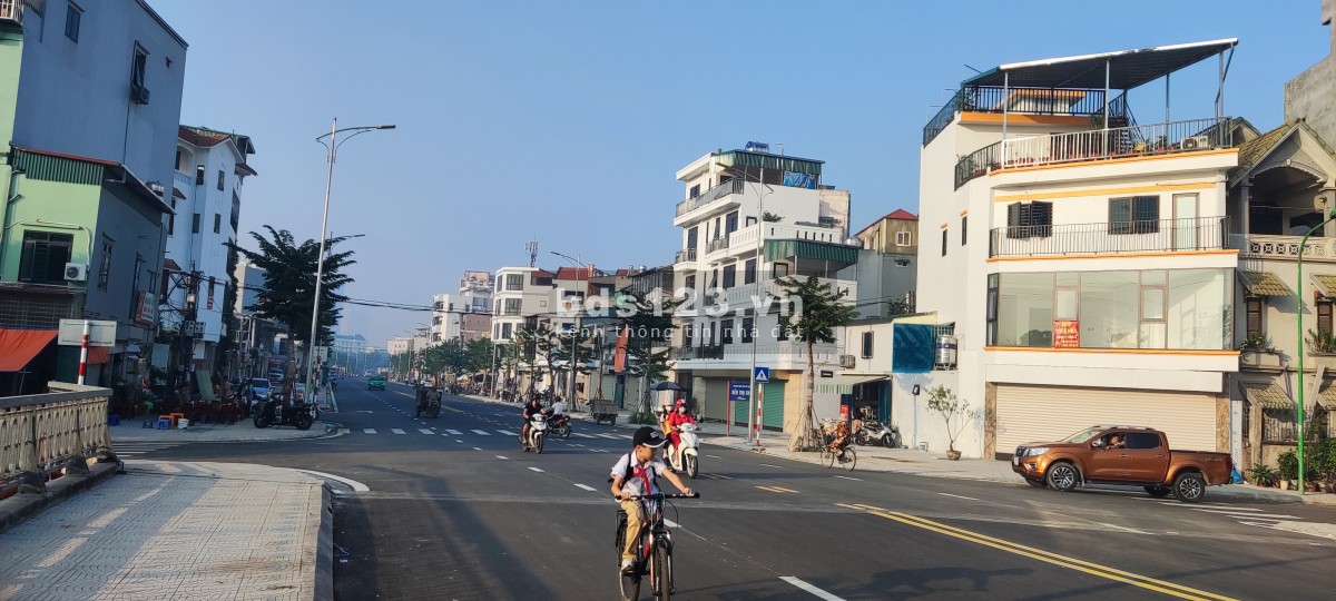 Cho thuê tầng 1+2 kinh doanh hoặc làm văn phòng công ty.