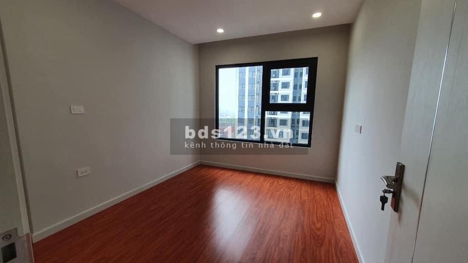 Em còn 1 căn nguyên bản của CĐT tòa I5, 55m2, tầng trung, ban công Tây Nam, đã có sổ, giá: 2,57 tỷ