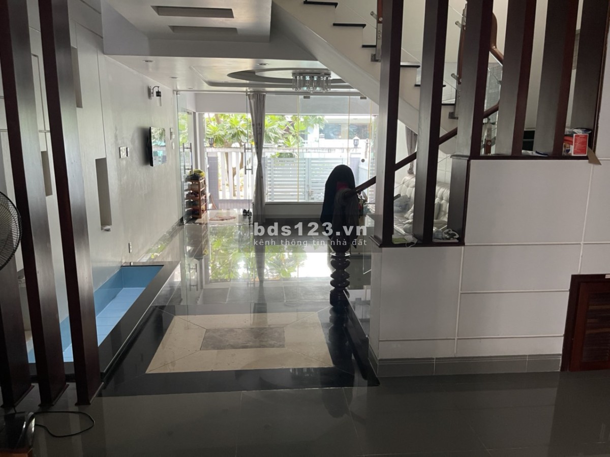 Bán nhà mặt Phố đường 4C, KDC 6B Intresco, sổ hồng, nhà mới, 1 hầm 1 trệt 3 lầu - 13,5 tỷ