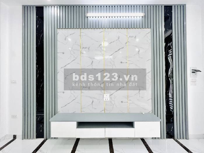 Bán nhà Hoàng Mai mới kính Koong, DT 32m² x 5 tầng, ngõ thông rộng, ô tô đỗ, giá nhỉnh 3 tỷ