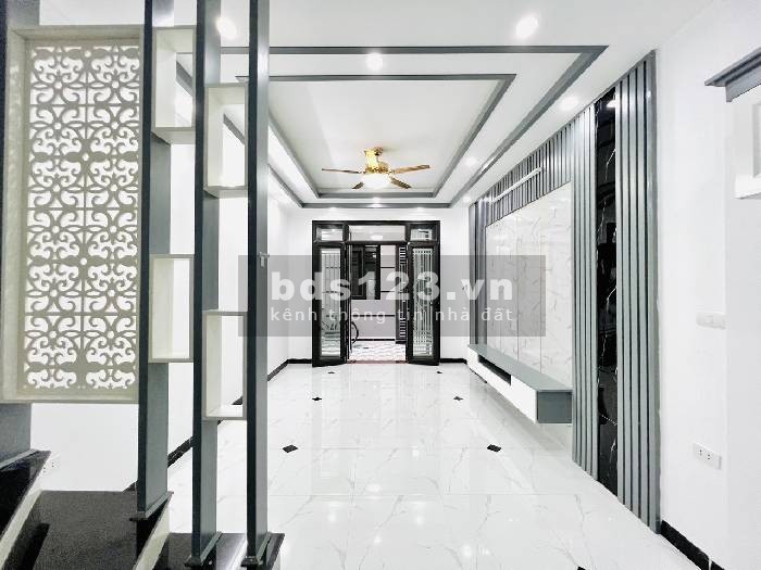 Bán nhà Hoàng Mai mới kính Koong, DT 32m² x 5 tầng, ngõ thông rộng, ô tô đỗ, giá nhỉnh 3 tỷ