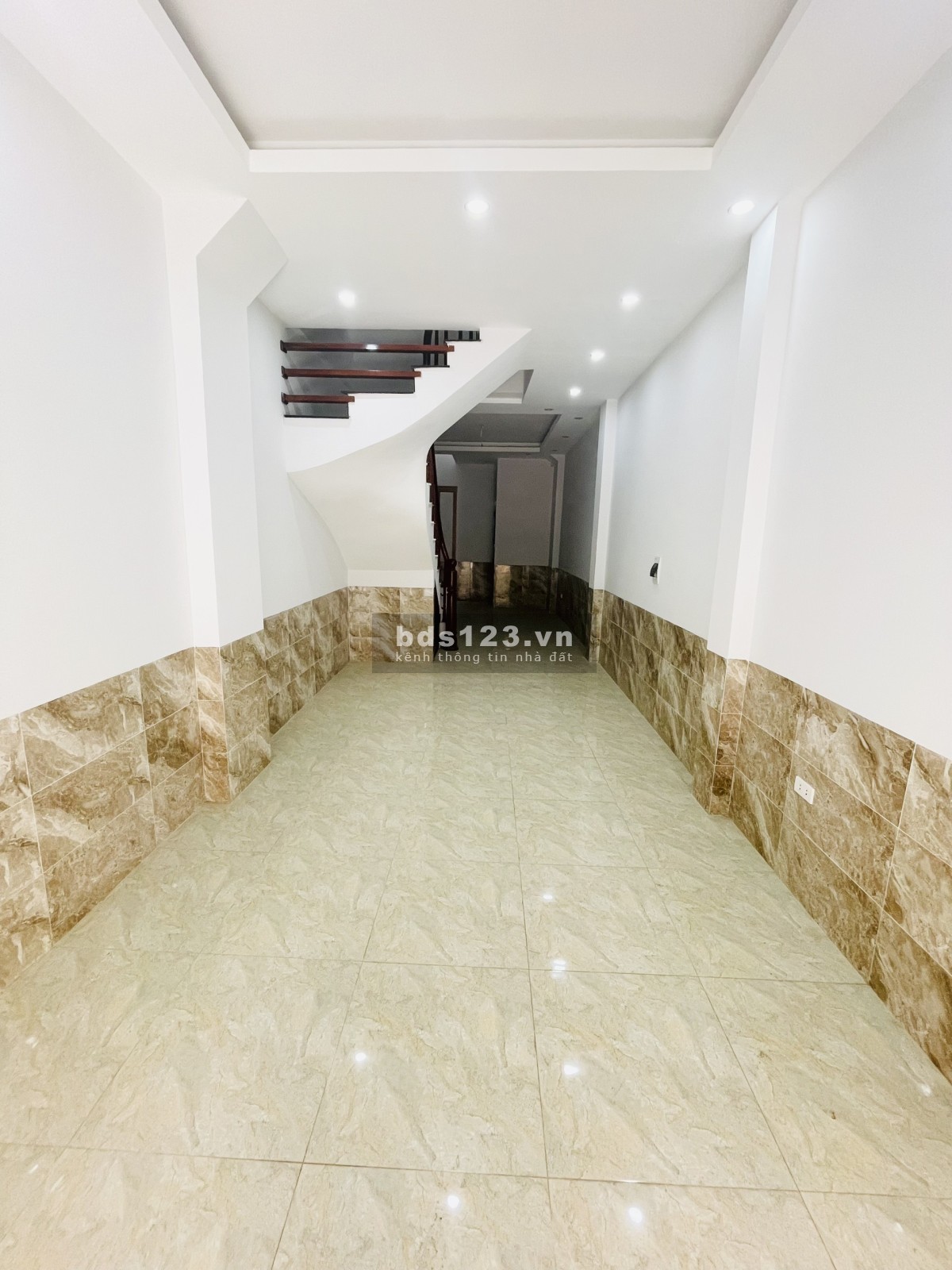 Bán Nhà mới xây tại Miêu Nha, Tây Mỗ, 5 tầng, diện tích 46,5m2, ô tô đỗ trước cửa, giá: 4,65 tỷ.