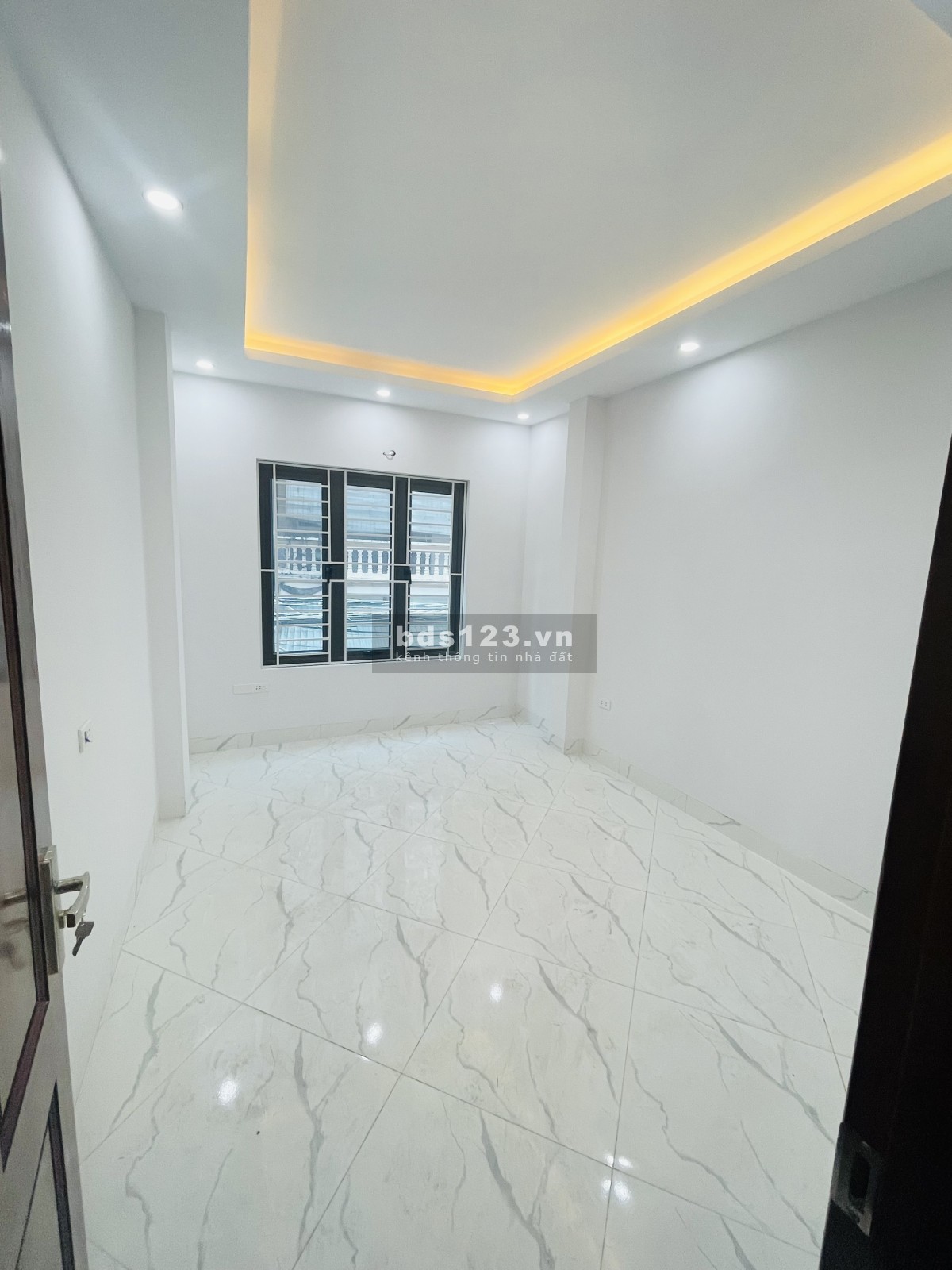 Bán Nhà mới xây tại Miêu Nha, Tây Mỗ, 5 tầng, diện tích 46,5m2, ô tô đỗ trước cửa, giá: 4,65 tỷ.