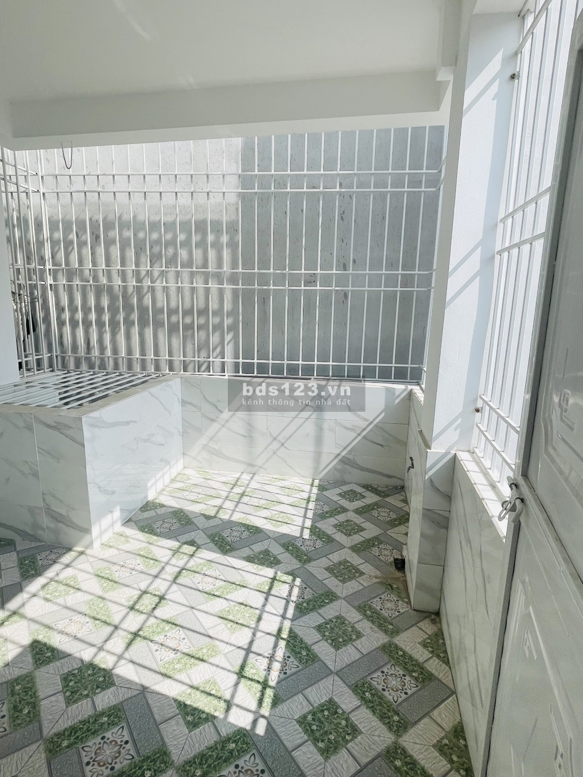 Bán Nhà mới xây tại Miêu Nha, Tây Mỗ, 5 tầng, diện tích 46,5m2, ô tô đỗ trước cửa, giá: 4,65 tỷ.