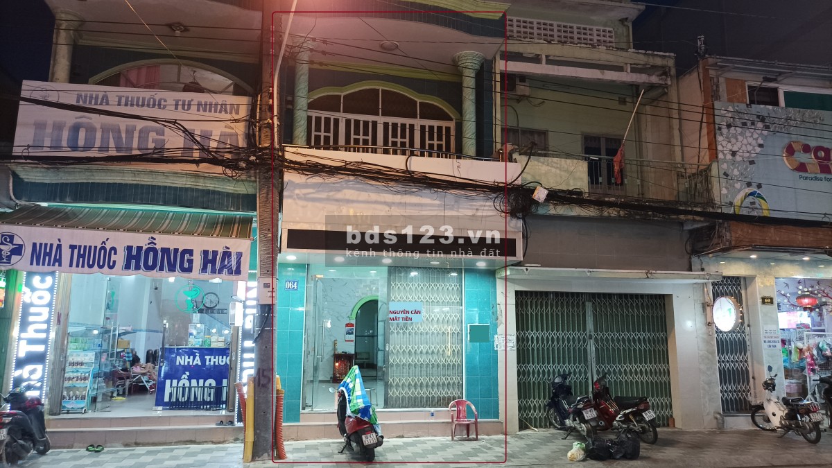 Nguyên căn mặt tiền khu trung tâm TP. Phan Thiết, 4m*30m 1 trệt, 1 lầu