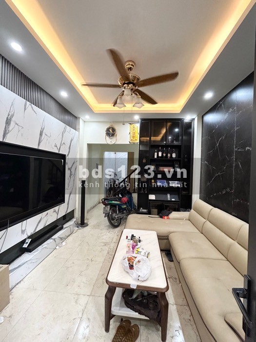 Bán nhà đường Võ Chí Công, Cầu Giấy, ngõô tô, gần Hồ Tây, 20m ra phố lơn, 35m² x 4 tầng, giá 5.2 tỷ