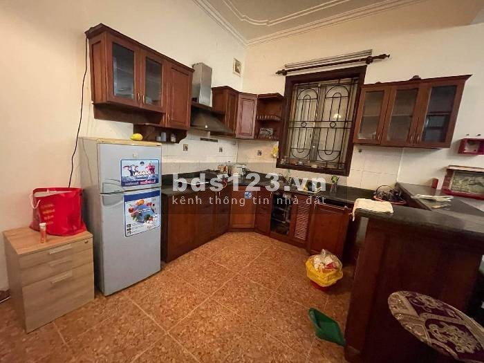 Cần bán nhà Cầu Giấy, ngõ to gần phố, 52m² x 4 Tầng x 10m mặt tiền, giá 6.85 tỷ