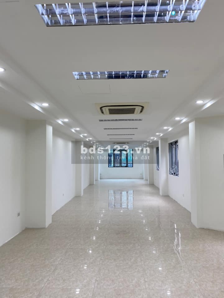 Cho thuê 100m2 văn phòng tại mặt phố Khâm Thiên - Quận Đống Đa