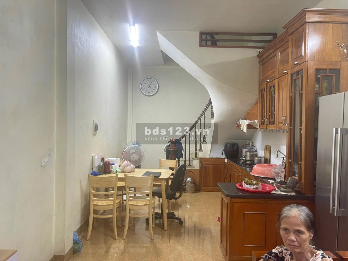 Bán nhà Cát Linh, Đống Đa, DT 27m² x 4 tầng, hơn 2 tỷ, nhà đẹp, ở ngay, bán gấp