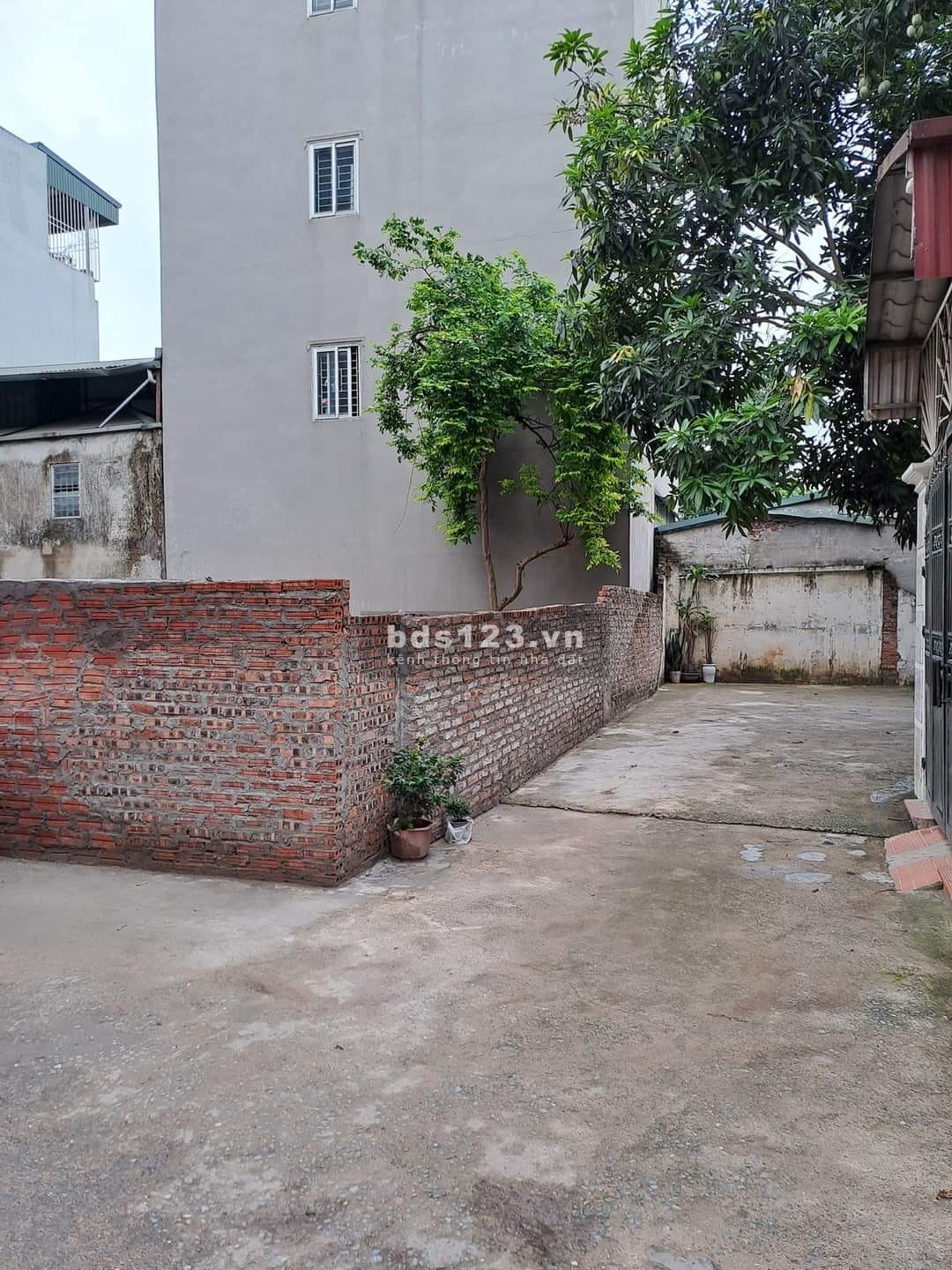 Cần bán ngay mảnh đất vị trí tuyệt đẹp, lô góc, kinh doanh, ngõ ô tô tránh, dt 41m2, với giá 4.5 tỷ.