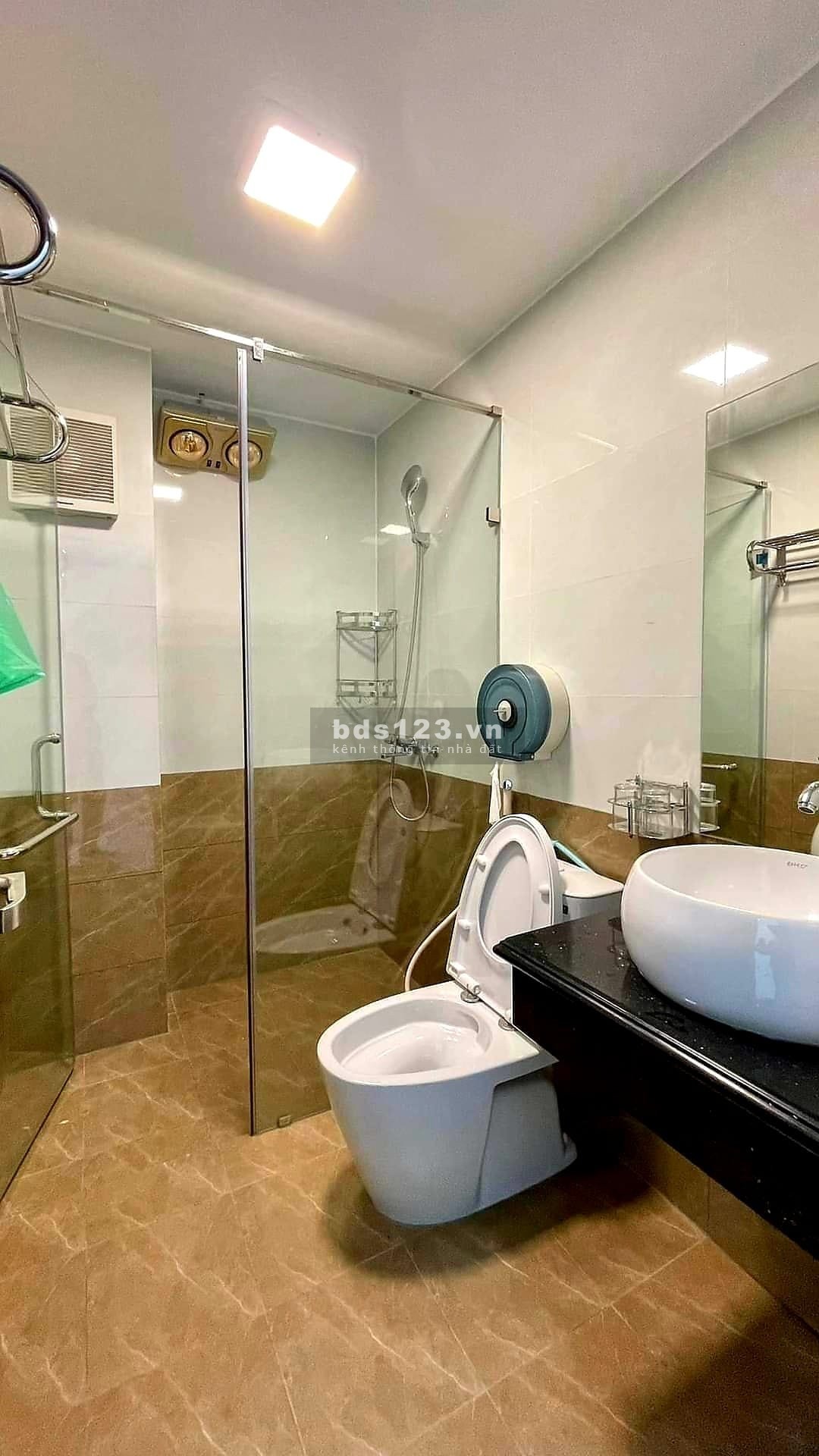 Bán gấp nhà mặt ngõ đường Hoàng Mai, DT 43m², mặt tiền 4.2m