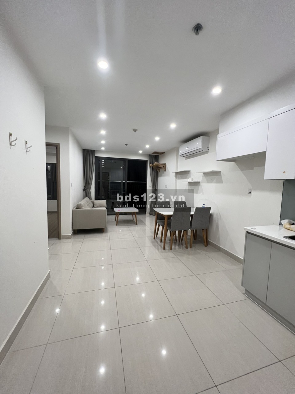 Bán căn hộ 2 pn tầng trung với view thoáng mát tại dự án Vinhomes Smart City với giá 2.450 tỷ