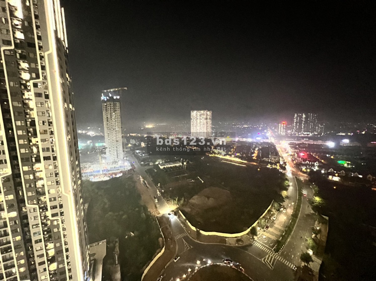 Bán căn hộ 2 pn tầng trung với view thoáng mát tại dự án Vinhomes Smart City với giá 2.450 tỷ