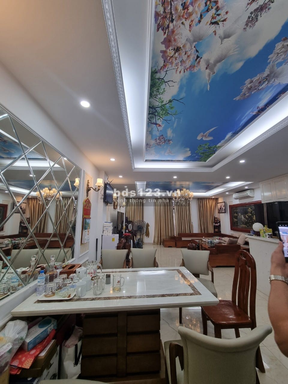 Bán nhà phố Nguyên Hồng – Phân Lô - Vỉa Hè – Ô tô tránh đỗ , nội thất nhập, DT 62m²