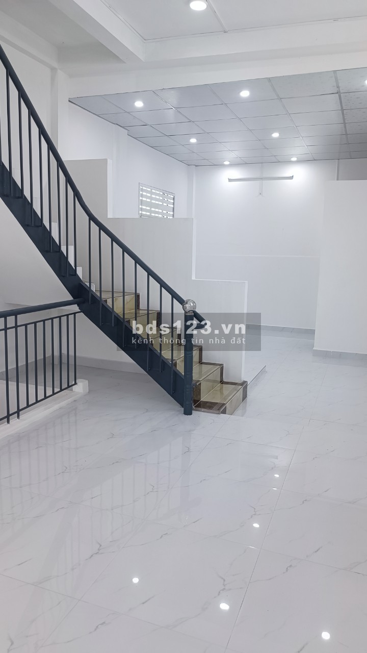 Bán nhà mới xây mới 100 % thổ cư sổ hồng đầy đủ