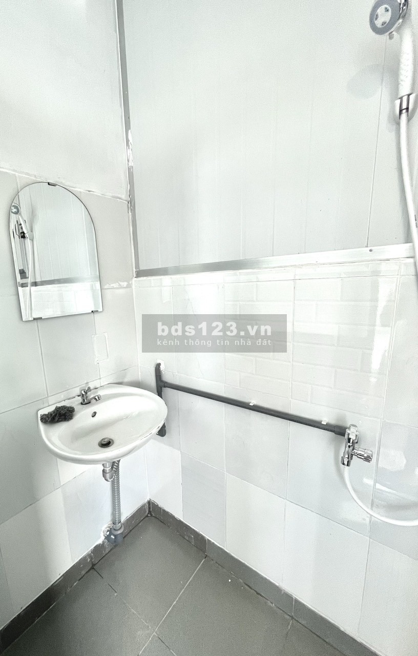 3.9tr có ngay full nội thất, cửa sổ thoáng mát 2p tới DH văn Lang, 3p tới Gigamall