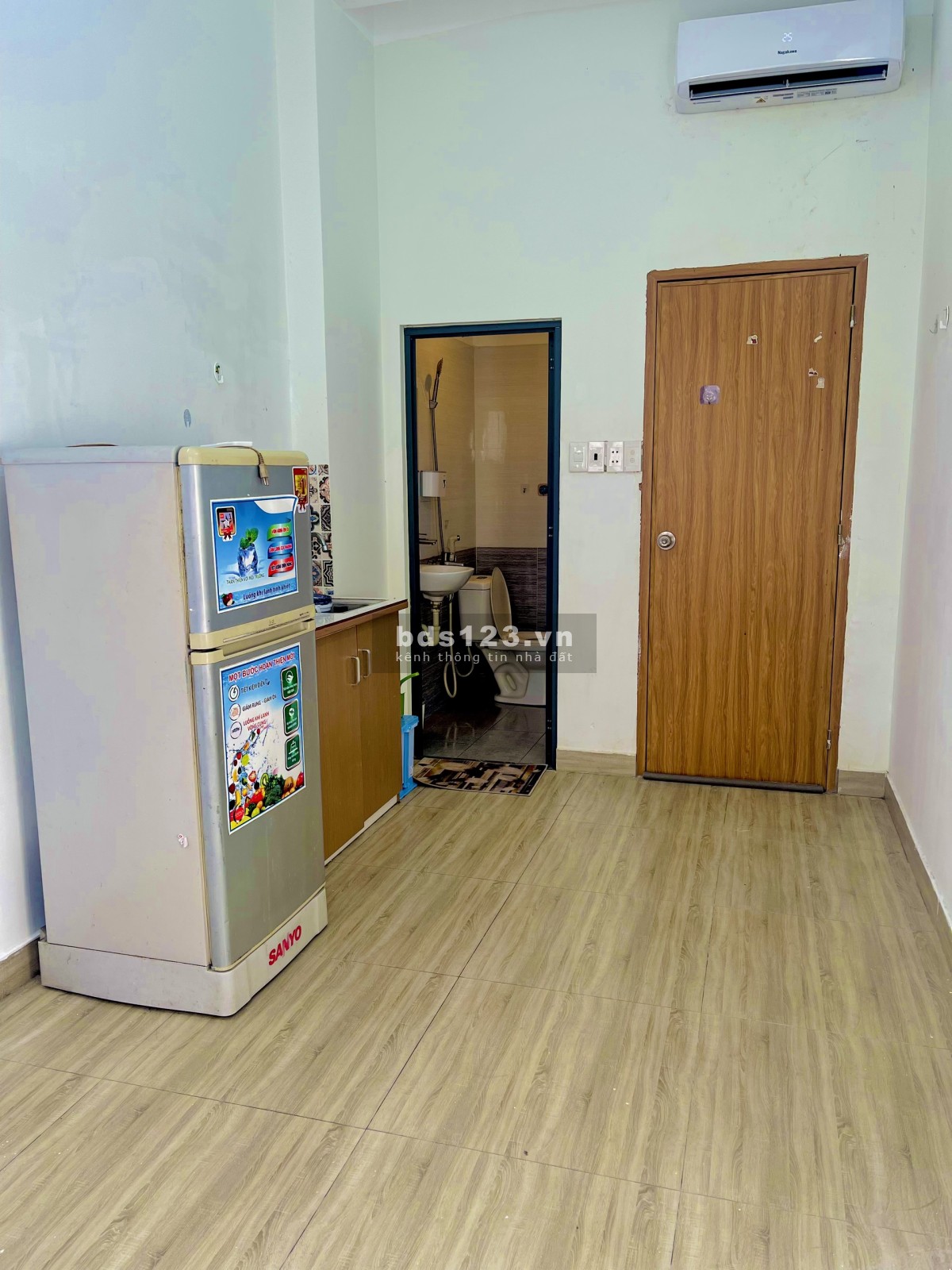 Phòng có ban công 4tr5 có nội thất, giờ giấc tự do