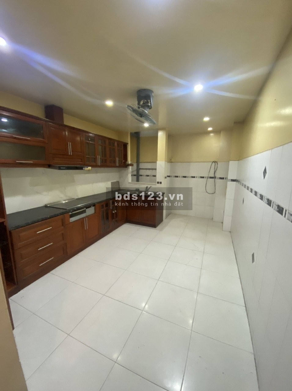 Nhà nguyên căn 200/ Nguyễn Tiêu la, phường 6 , quận 10.