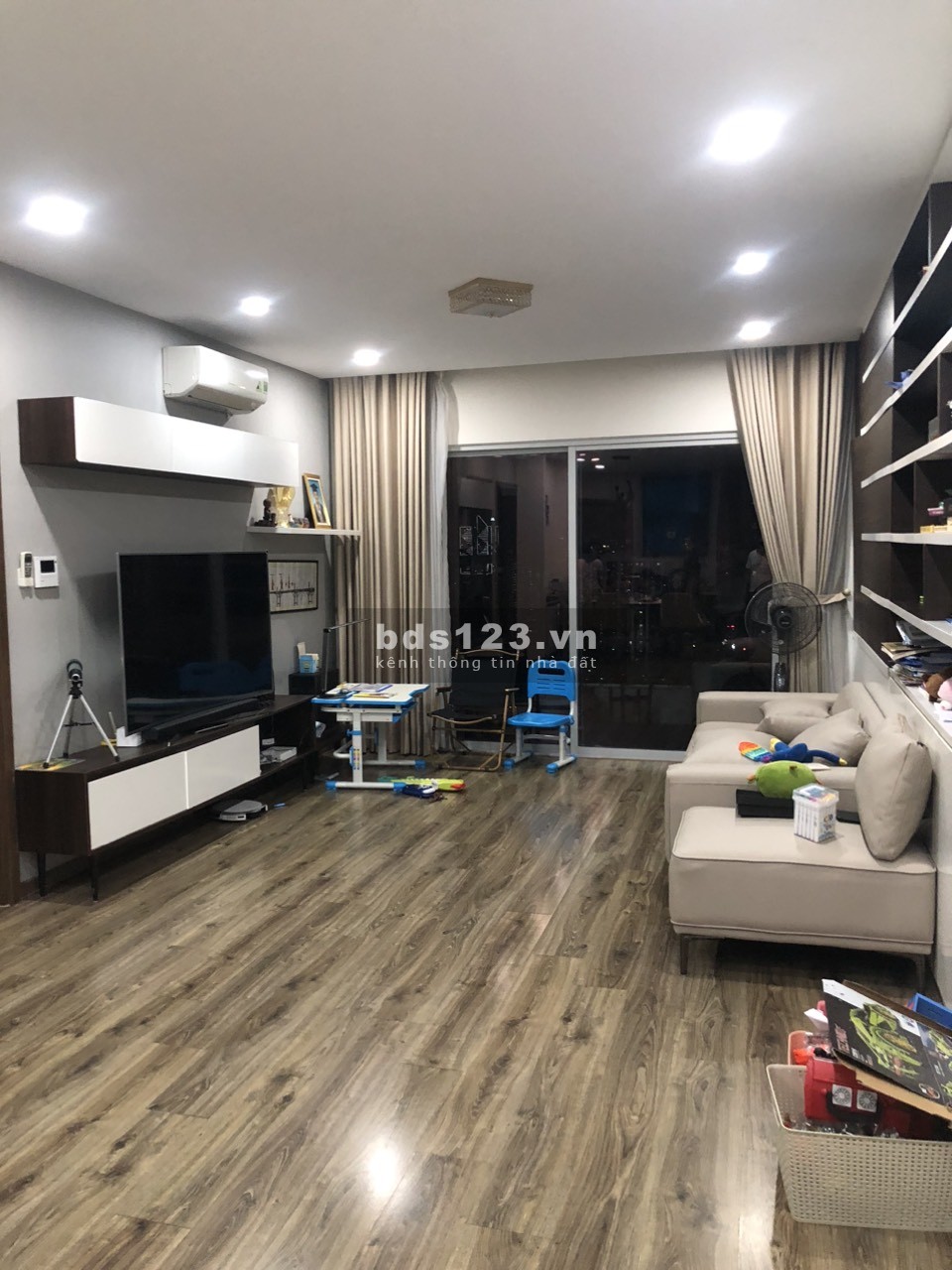 Gia đình cần bán gấp căn hộ 2 phòng ngủ giá 3 tỷ tại Ecolife Capitol 58 Tố Hữu