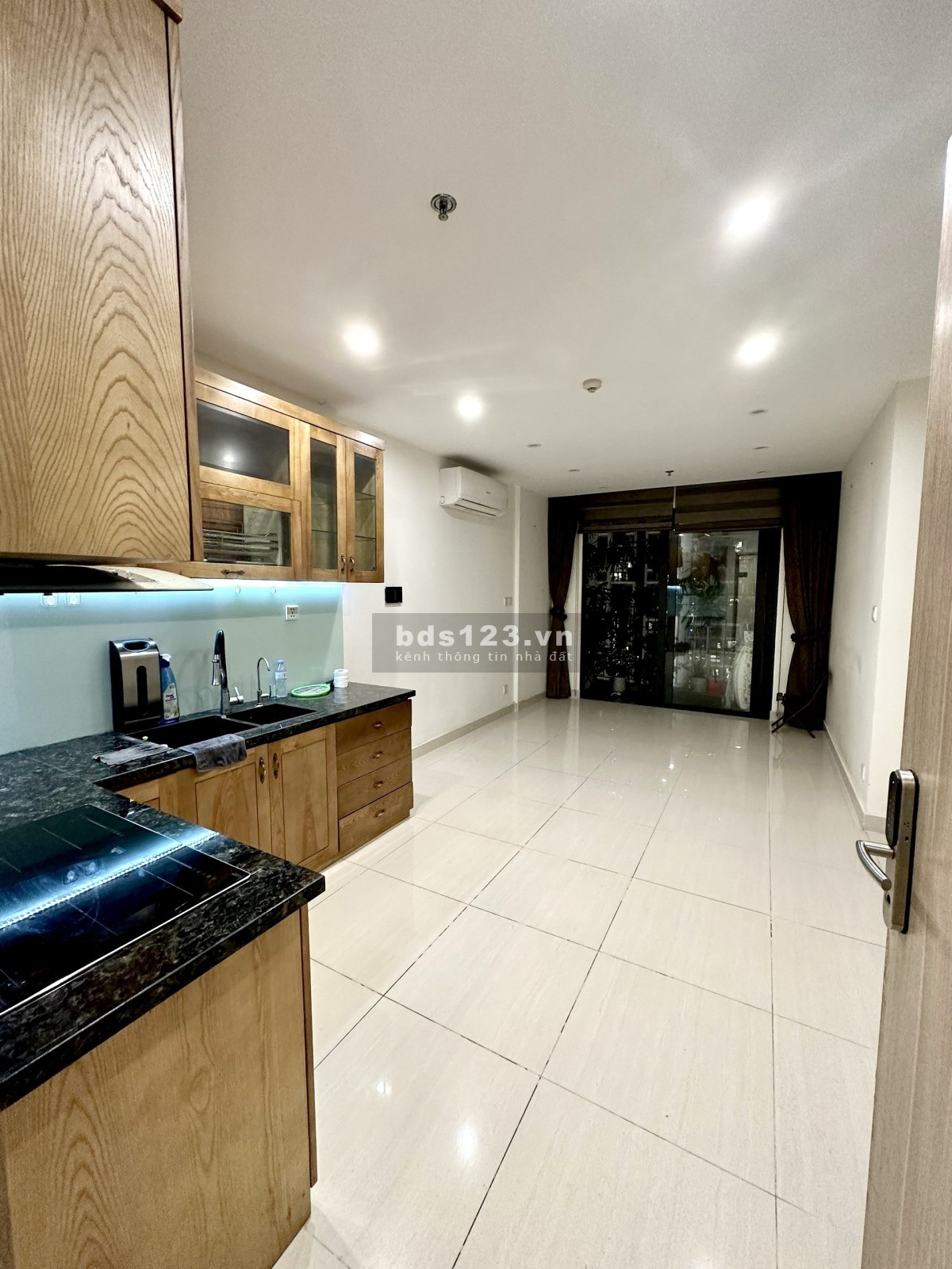 Chính chủ cần bán căn hộ 1pn + Nội thất như hình Giá 1,960 tỷ Vinhome Smart City Nam Từ Liêm