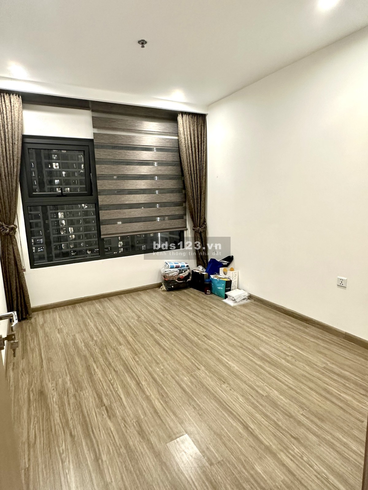 Chính chủ cần bán căn hộ 1pn + Nội thất như hình Giá 1,960 tỷ Vinhome Smart City Nam Từ Liêm