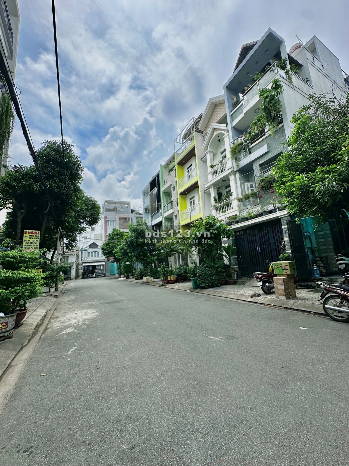 Bán bnhà, Huỳnh Thiện Lộc, Tân Phú, 3 tầng, nhỉnh 2 tỷ.