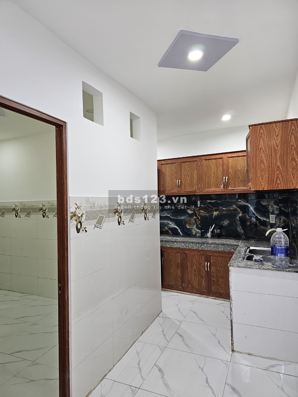 Bán nhà đẹp, sang trọng vào ở ngay, hẻm thông XTT 31, giá chỉ 2,580 tỷ. Nhà Hóc Môn