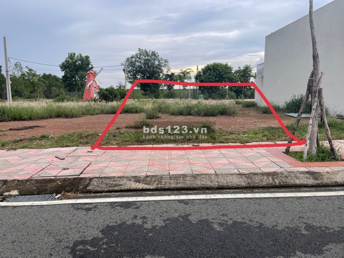 Bán gấp 2 lô liền kề 5x25m mặt tiền đường 14m gần trường học Tiền Hưng Bình Phước.