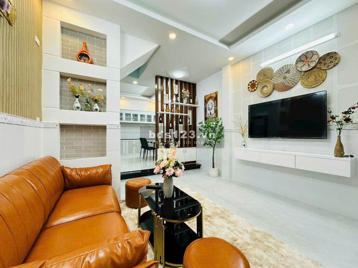Bán nhà phố 4.07 x 10 m 1 trệt 1 lầu đường Nguyễn Thái Sơn Gò Vấp.