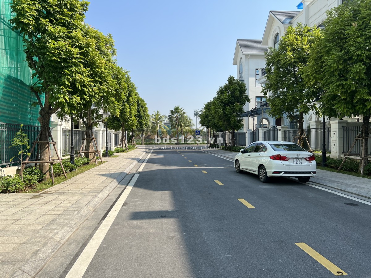 Bán biệt thự Song Lập San Hô căn áp góc sát hồ 24.5ha giá 24.x tỷ Vin Gia Lâm (0985941715)