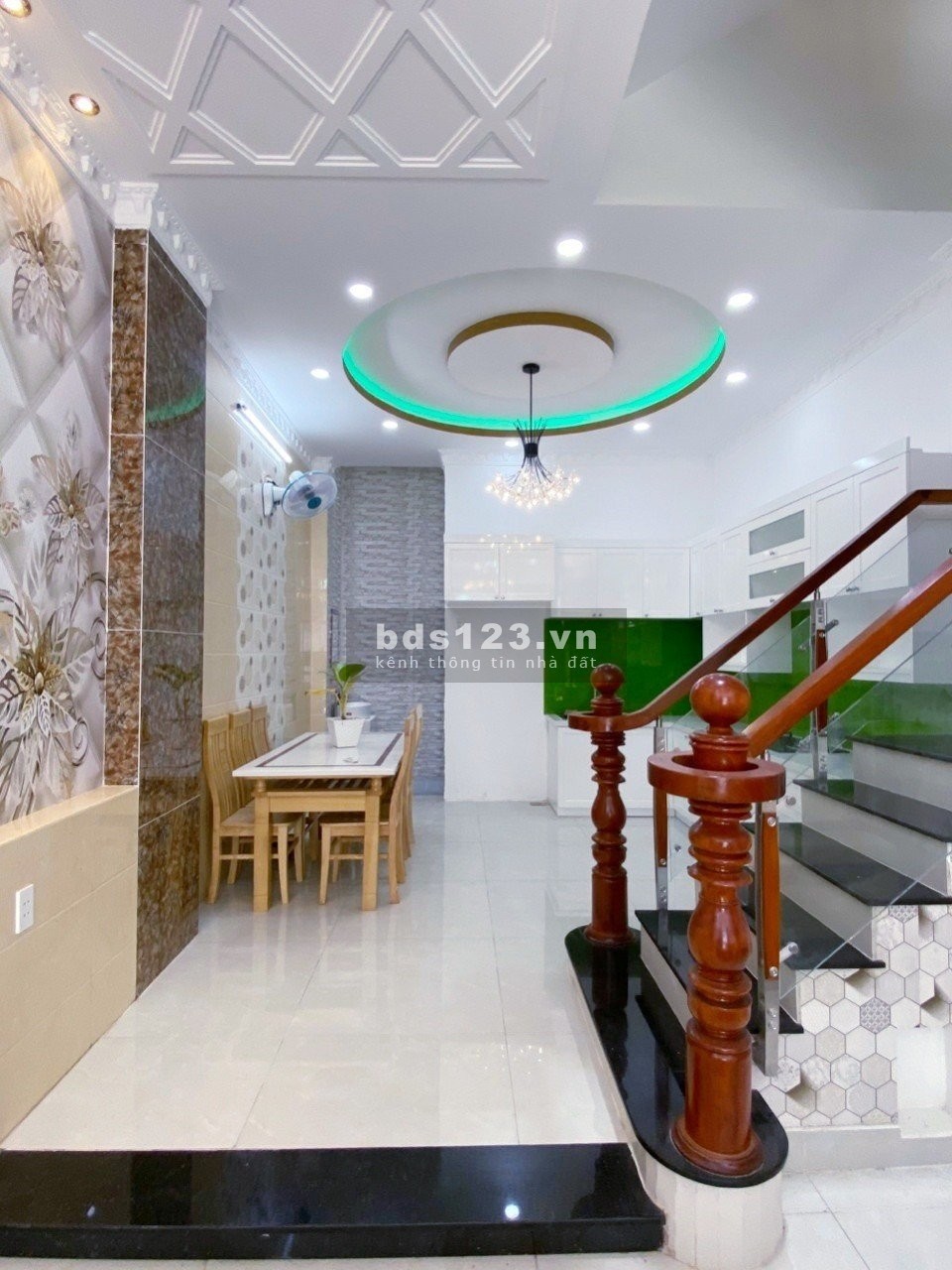 Bán nhà 3 lầu đường xe hơi 8m thị trấn Nhà Bè
