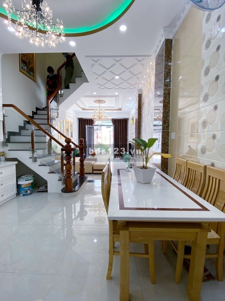 Bán nhà 3 lầu đường xe hơi 8m thị trấn Nhà Bè