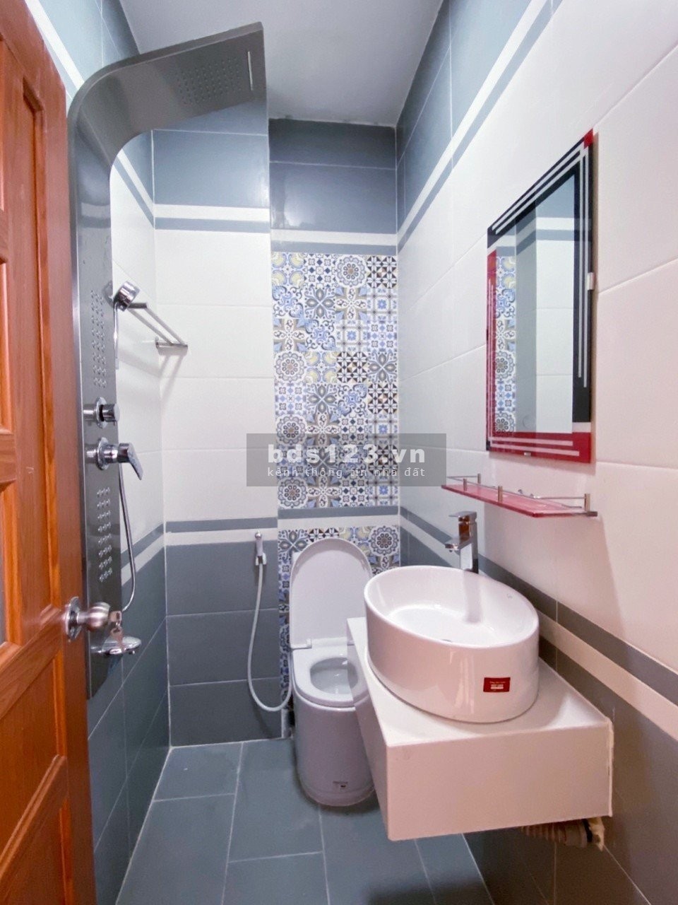 Bán nhà 3 lầu đường xe hơi 8m thị trấn Nhà Bè