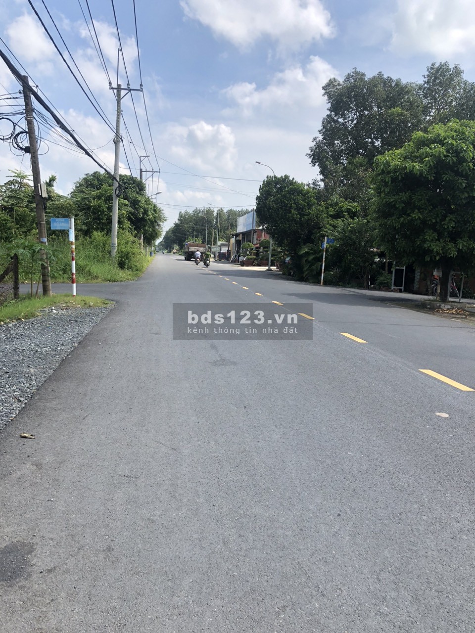Bán lô đất 137m full thổ cư MT đường Nguyễn Văn Khạ giá hơn 1 tỷ