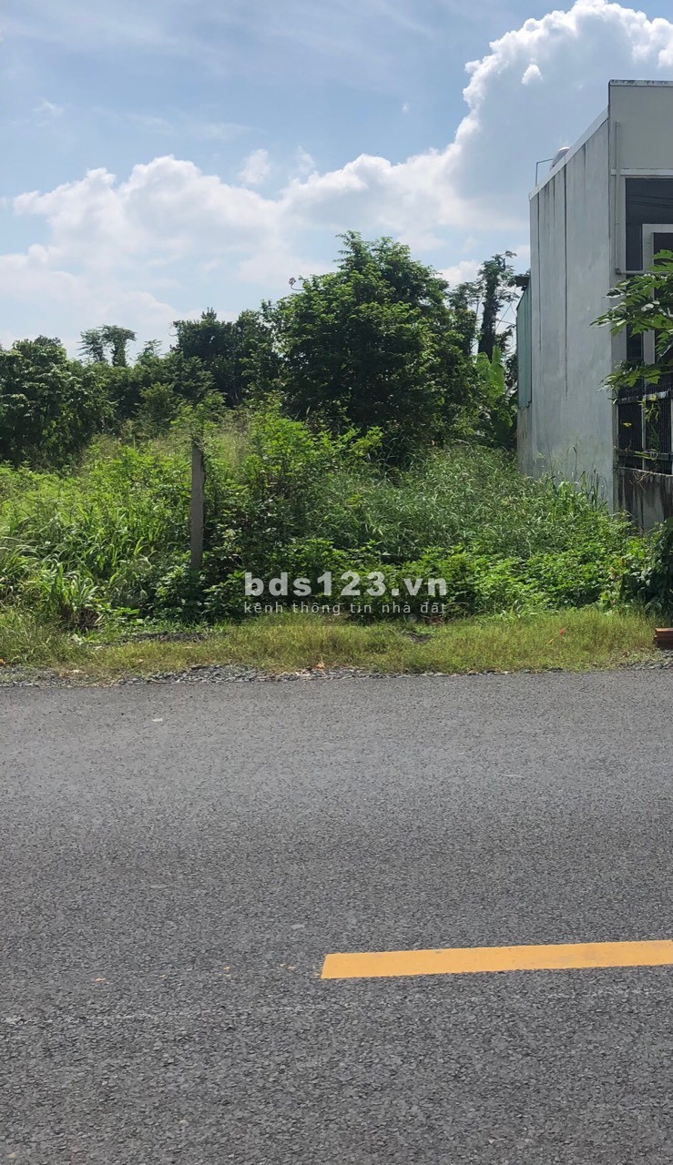 Bán lô đất 137m full thổ cư MT đường Nguyễn Văn Khạ giá hơn 1 tỷ