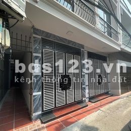 Phố VIP Định Công, Hoàng Mai, diện tích 32m2, 5 tầng, giá nhỉnh 3 tỷ.