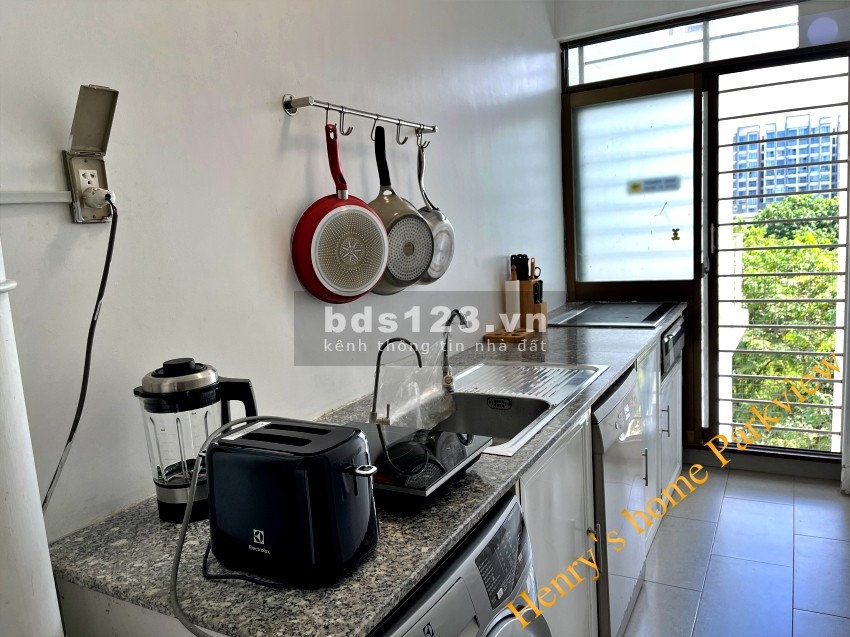 Cho thuê hộ khách sạn E705 Ruby sang, đẹp, không muỗi, bếp phòng riêng, cửa sổ rộng, gió mát lộng.