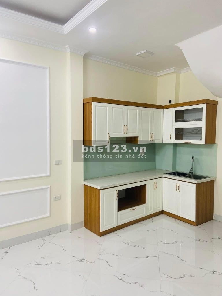 Nhà mới, ngõ thông thoáng trước sau, Minh Khai, Hai Bà Trưng, diện tích 56m2, giá 4.8 tỷ.