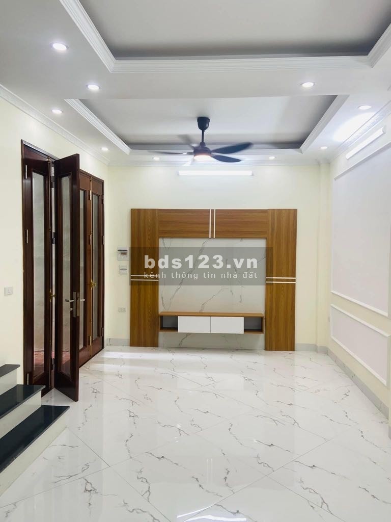 Nhà mới, ngõ thông thoáng trước sau, Minh Khai, Hai Bà Trưng, diện tích 56m2, giá 4.8 tỷ.