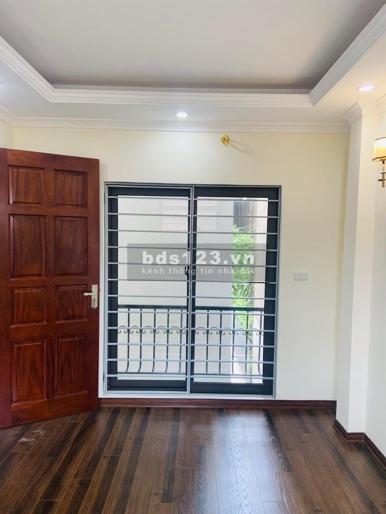 Nhà mới, ngõ thông thoáng trước sau, Minh Khai, Hai Bà Trưng, diện tích 56m2, giá 4.8 tỷ.