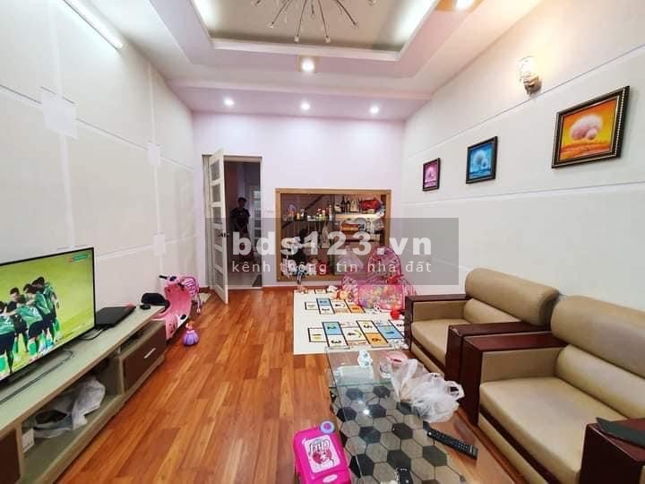 Phố VIP Nguyễn Hoàng là con phố rất ít nhà bán 50m2 x 5t ngõ thông kinh doanh tốt, giá bán 6.5 tỷ.
