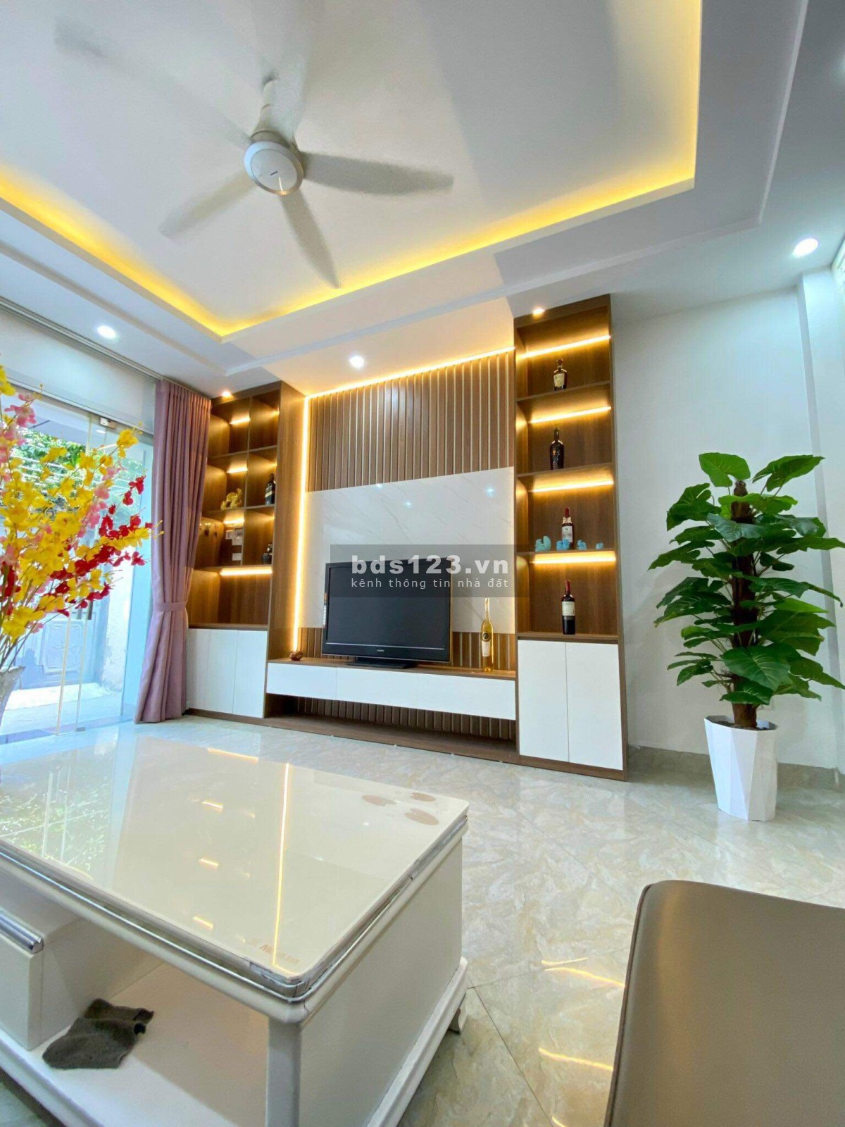 Bán nhà Vạn Phúc, Hà Đông 32m² x 5 tầng nội thất lung linh, ô tô đỗ cửa, cách chợ chỉ 10m