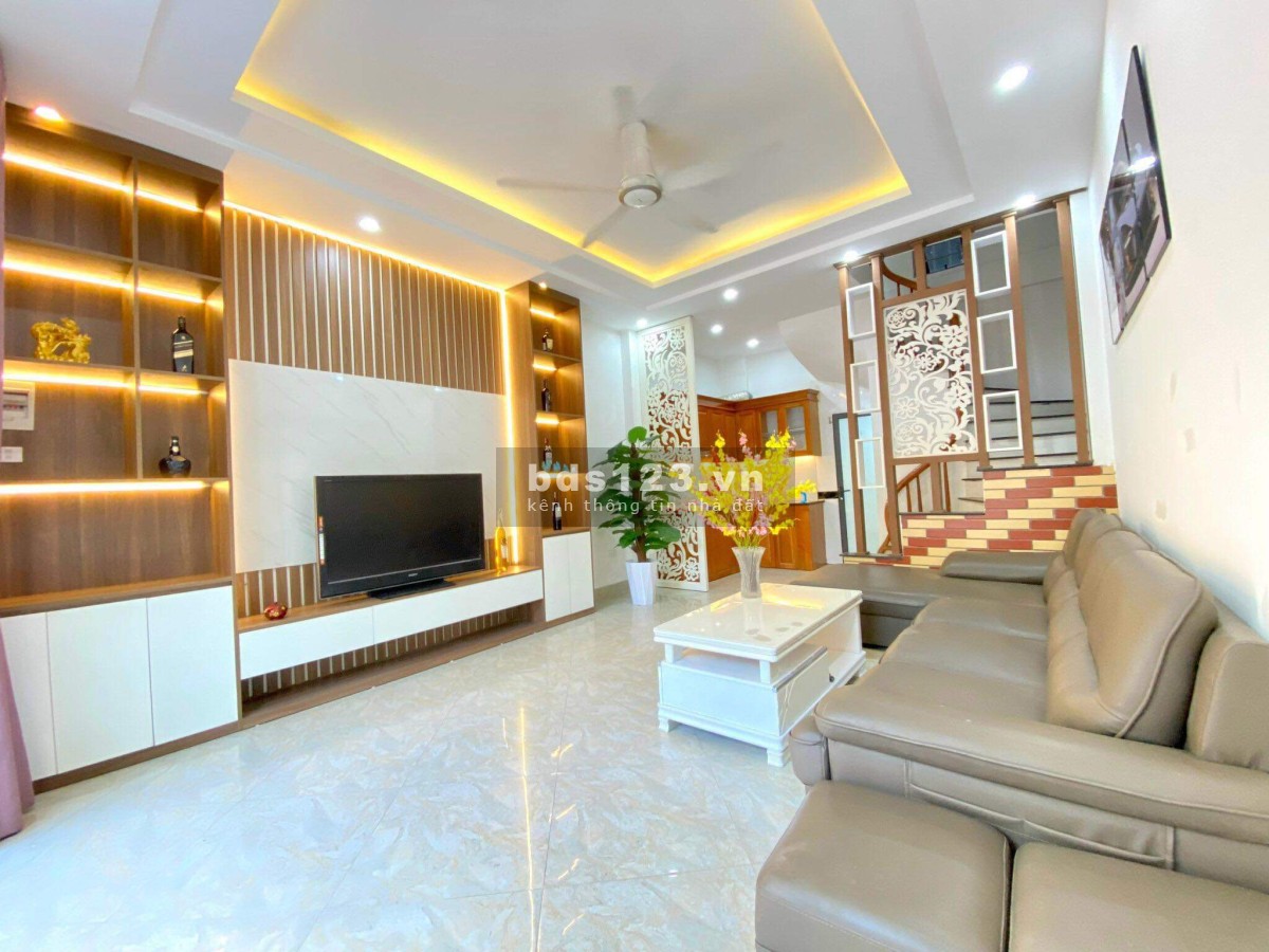 Bán nhà Vạn Phúc, Hà Đông 32m² x 5 tầng nội thất lung linh, ô tô đỗ cửa, cách chợ chỉ 10m