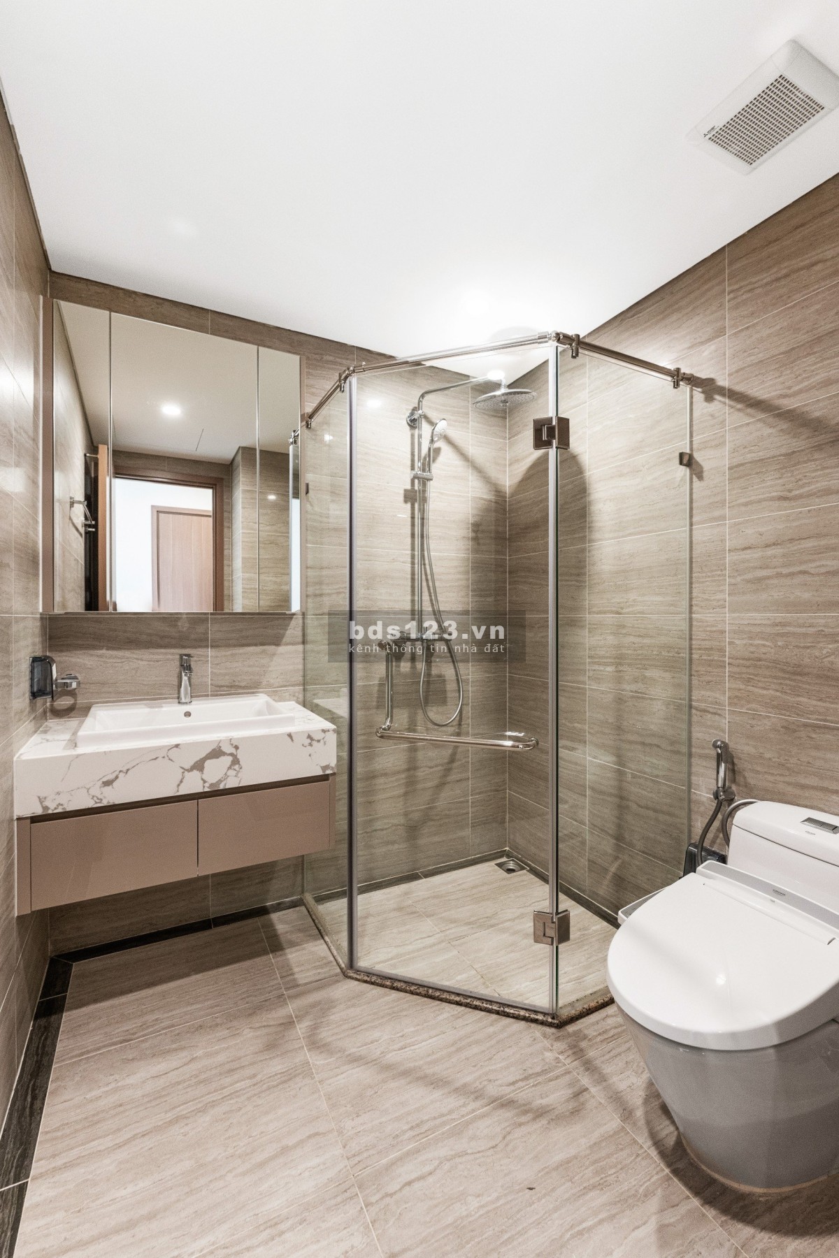 Nhận nhà ngay - Căn hộ 2 PN 2 WC 64M2 CHỈ 3,3 tỉ tại KĐT Vinhomes Smart City