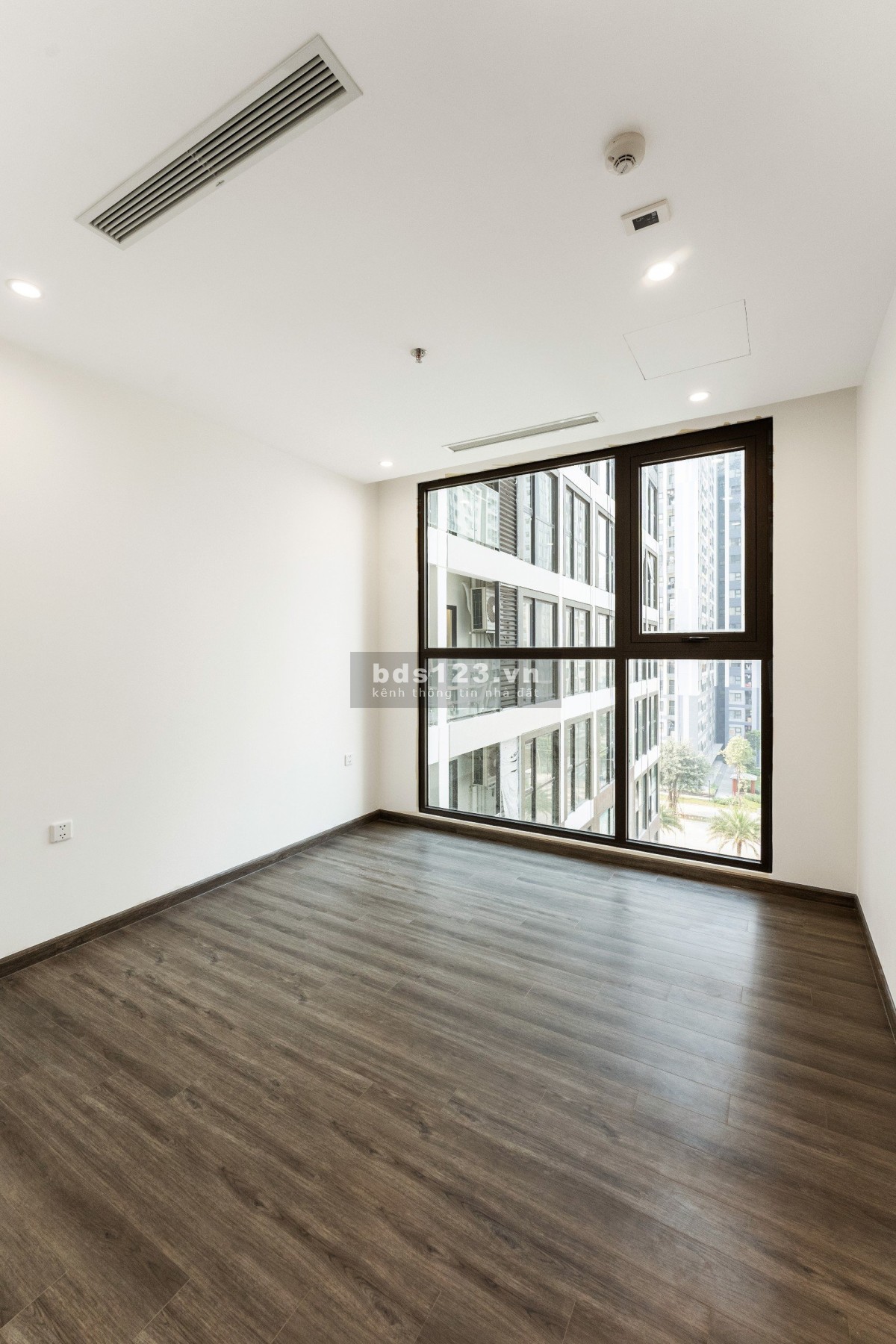 Nhận nhà ngay - Căn hộ 2 PN 2 WC 64M2 CHỈ 3,3 tỉ tại KĐT Vinhomes Smart City